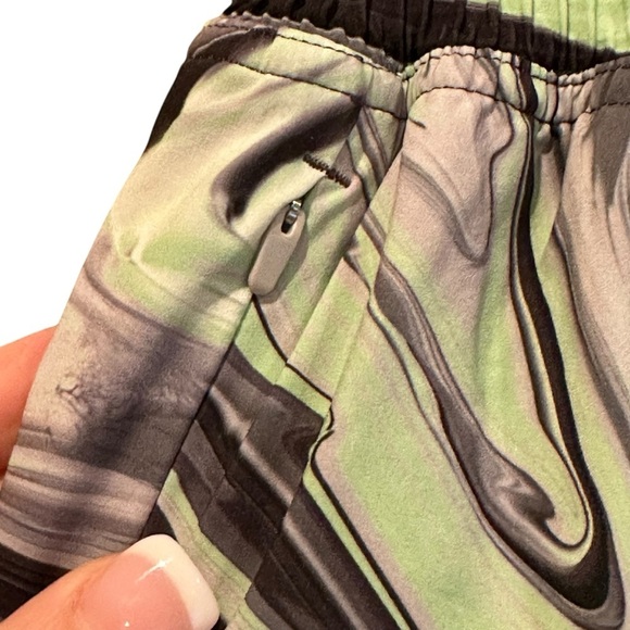 Lululemon Hotty Hot High-Rise Short Special Edition Paint Glide Warp Size 2 - Picture 13 of 13